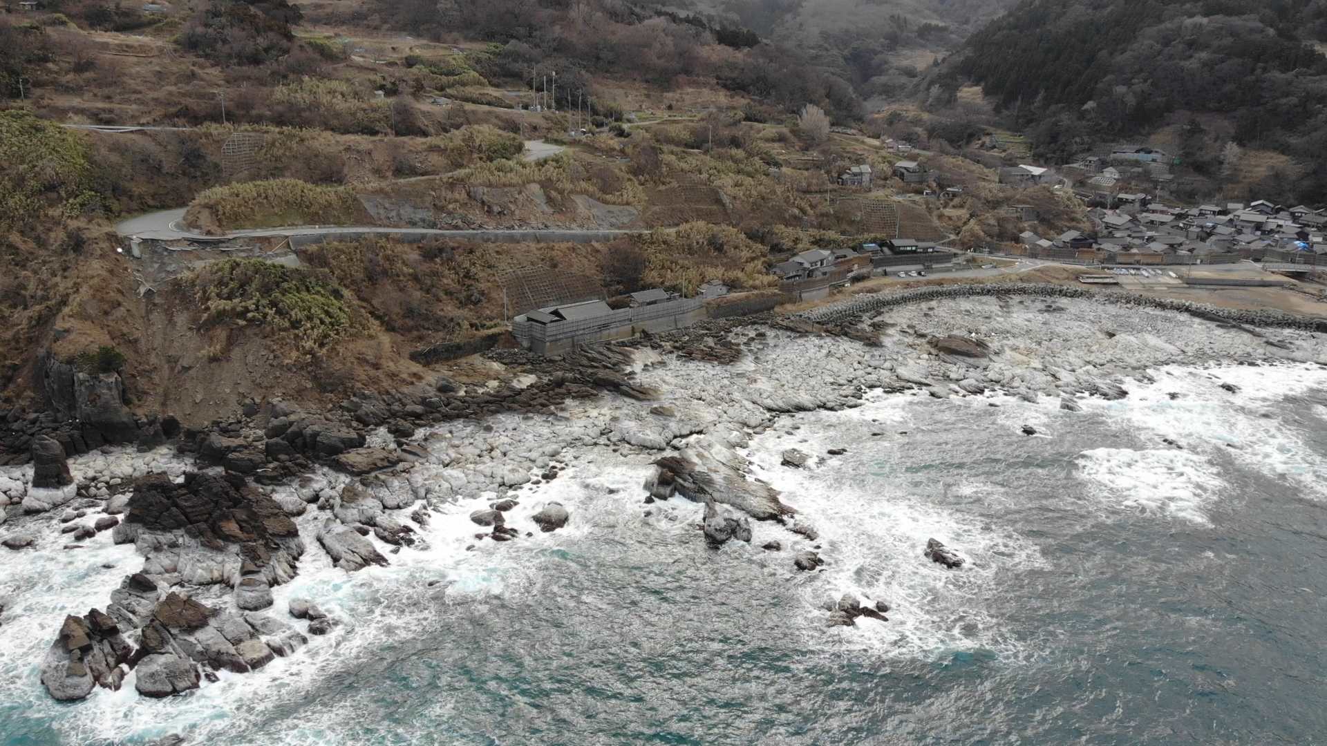 東側土砂崩れ