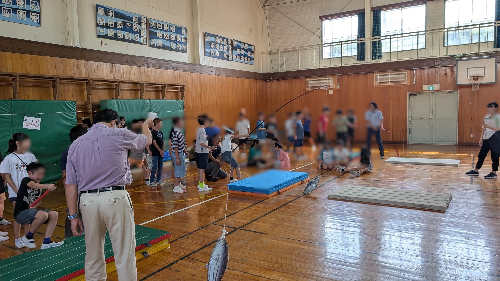 カツオ一本釣り体験の様子