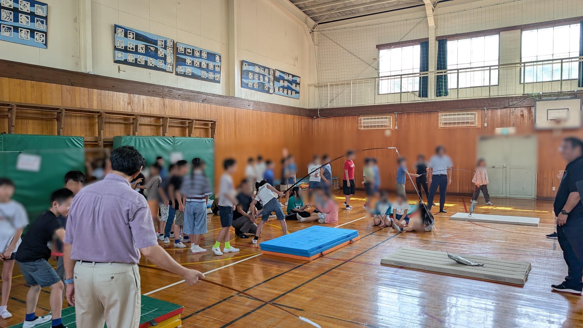 カツオ一本釣り体験の様子